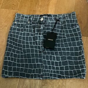 NWT $1050 authentic Versace demin Skirt